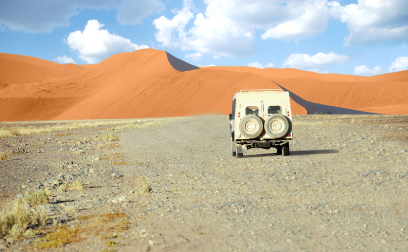 4x4 en direction de la dune de Sossusvlei en Namibie