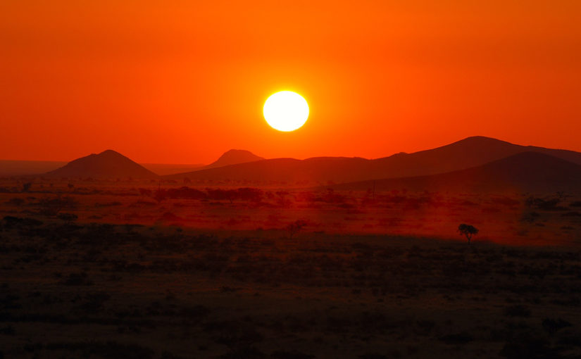 Magnifique coucher de soleil sur le désert du Namib en Namibie