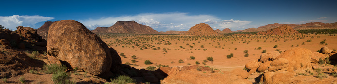 Magnifiques rochers dans le désert du Damaraland en Namibie