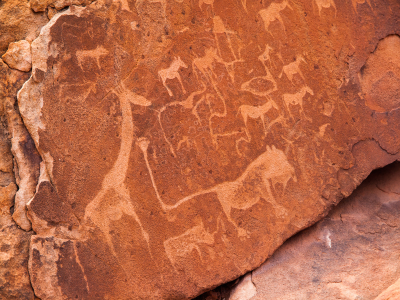 Peintures rupestres africaines avec des animaux à Twyfelfontein en Namibie